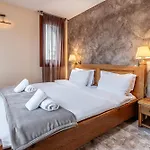 Tiana 7-bedroom Luxury * Bansko